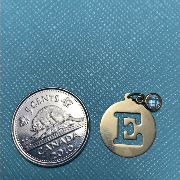 18 Karat E Pendant - Picture 3 of 3